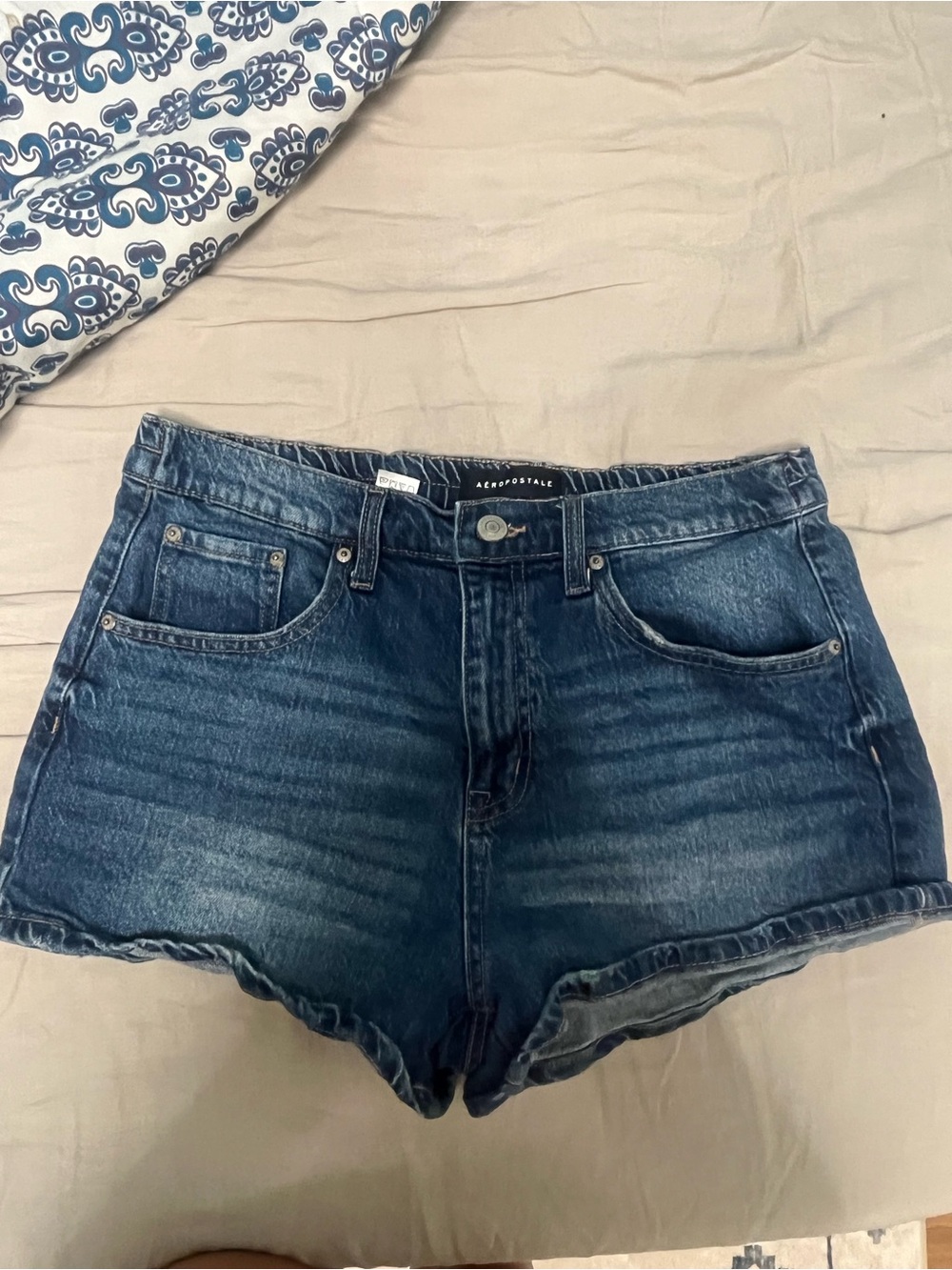 Aeropastle size large denim mom short